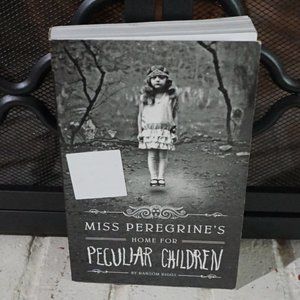 Miss Peregrine's Home For Peculiar Children by Ransom Riggs Book #1